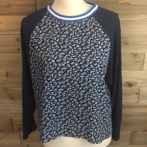 H&M Tops - ❤️ H&M long sleeved baseball blouse Size 4 ❤️ H&M Tops - ❤️ H&M long sleeved baseball blouse Size 4 ❤️